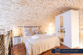 Sea front historic house in the heart of old town, inside torrione aragonese Giovinazzo